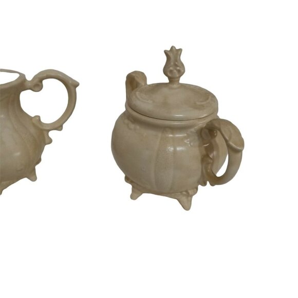 LOMA Pottery Victorian Embossed Cream and covered sugar set - Picture 4 of 9